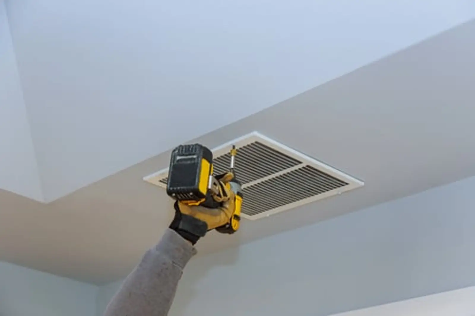 EasyAC Installers team at work